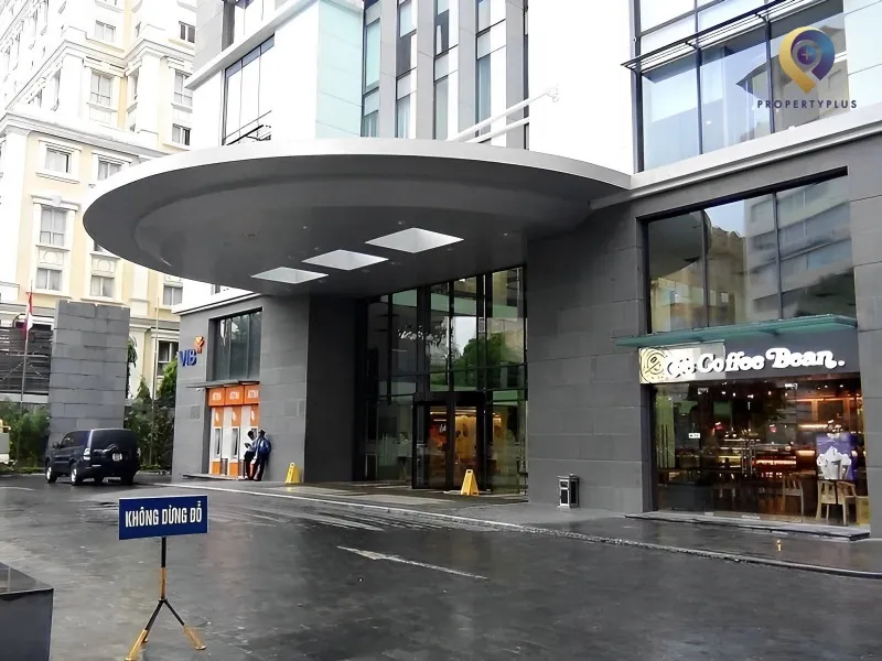 Khu vực sảnh ngoài và lối vào Cornerstone Building